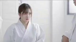 有这样的姐姐太让人羡慕了家人刚出去就渴望的眼神望着弟弟挑逗诱惑，白嫩大长腿高挑娇躯这谁也顶不住啪啪狂插